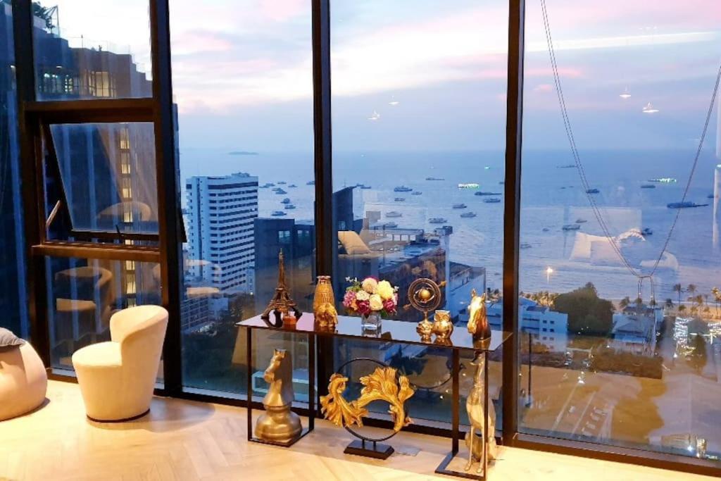The Base Central Pattaya Quiet King-Bed With Infinity Pool & Free Netflix Exterior photo