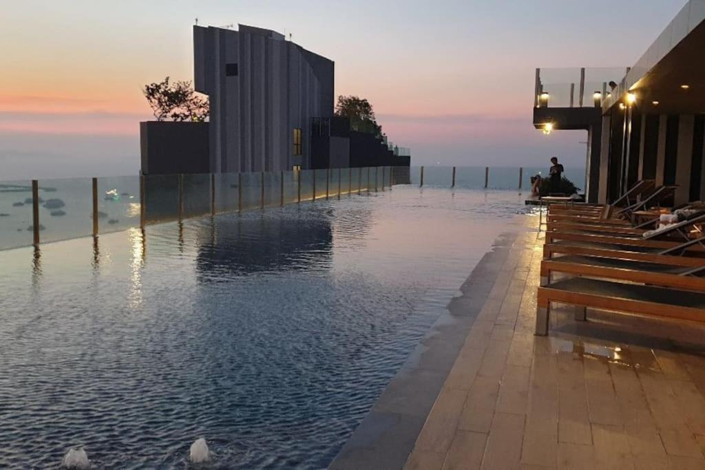 The Base Central Pattaya Quiet King-Bed With Infinity Pool & Free Netflix Exterior photo